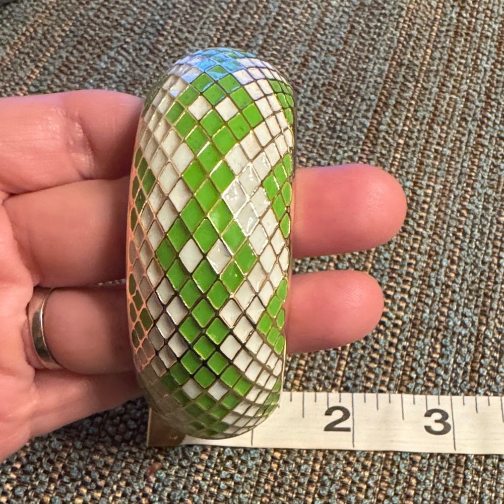 3017‎ NWOT Sequin Enamel bracelet